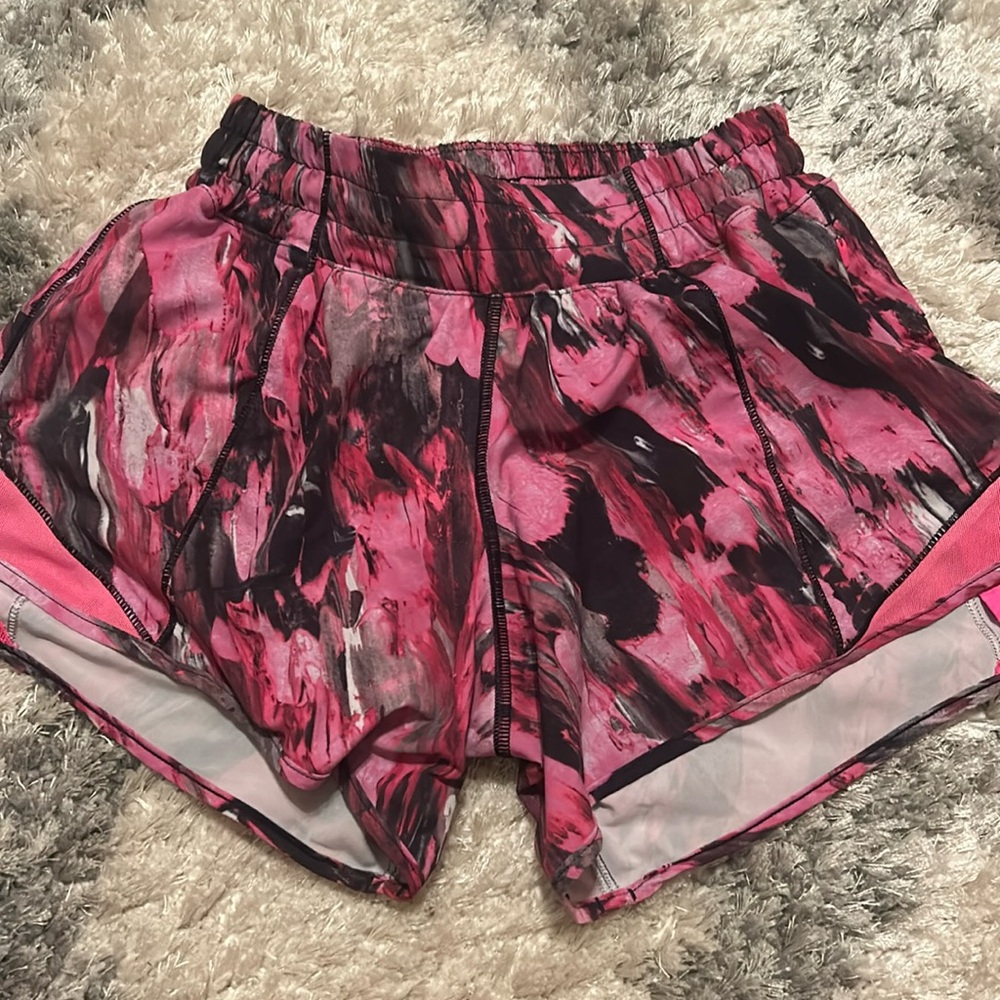 Lululemon Hot Pink Hotty Hot Shorts Sz 2 with 2.5in inseam